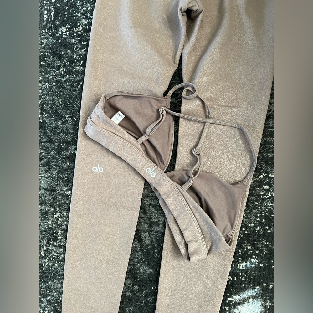 ALO Yoga Shimmering Tan Activewear Set - Picture 8 of 16